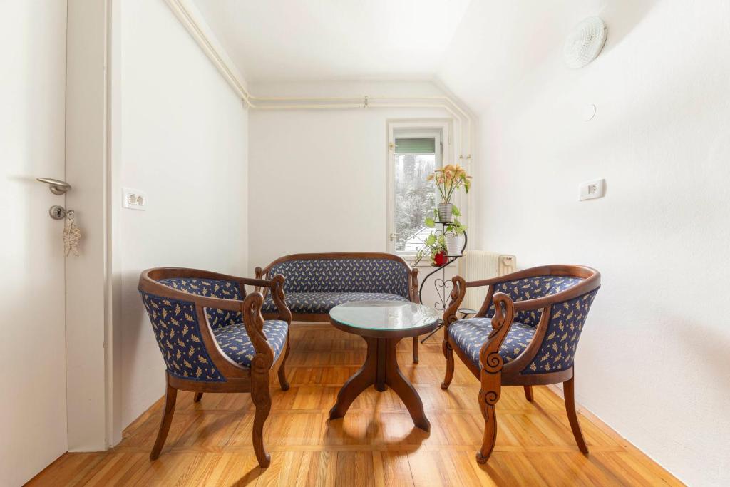 Vrtnarjeva hisa, The Gardener's Cottage 9