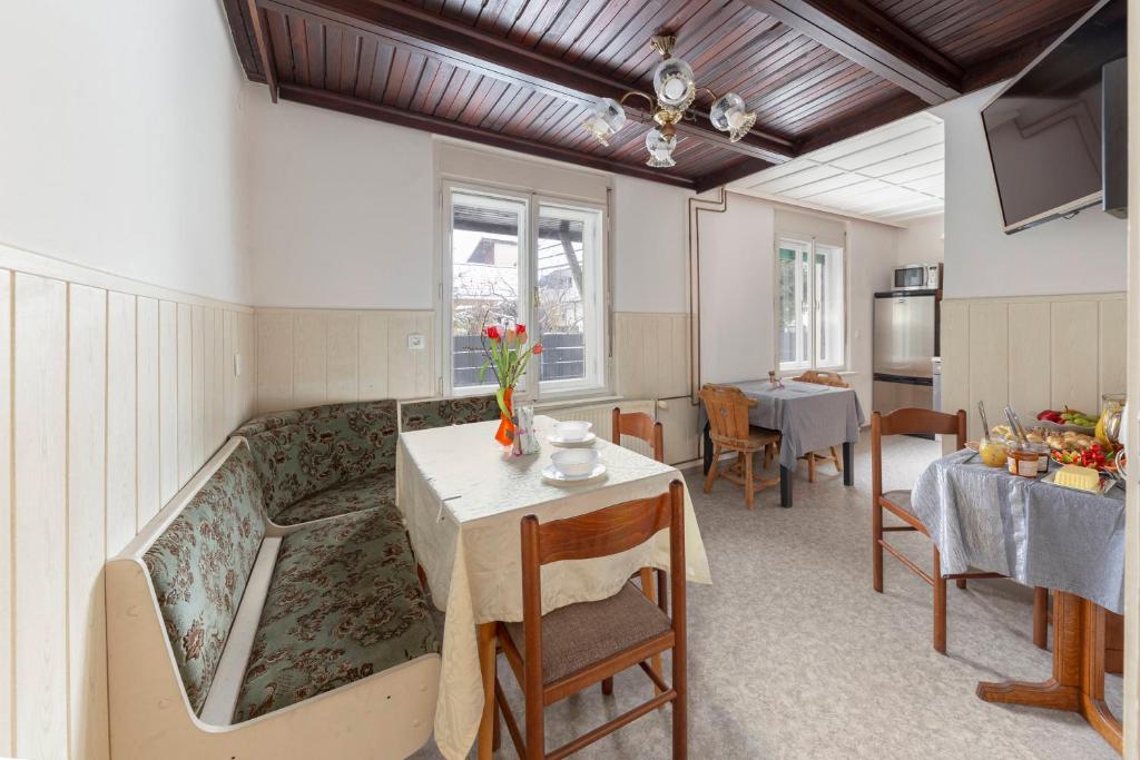 Vrtnarjeva hisa, The Gardener's Cottage 2