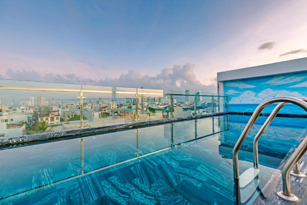 Lyn's Hotel &amp; Apartment — Hotel in Da Nang