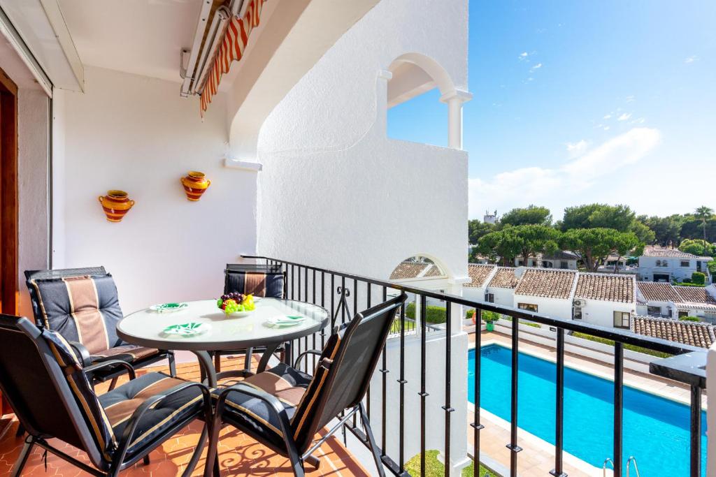 Lovely Apt with Pool by Costarentals - Ref 07 - 2