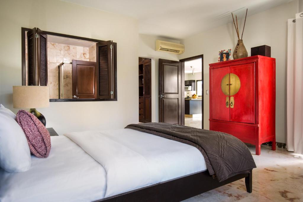 Paseo Luxury Suites - 4