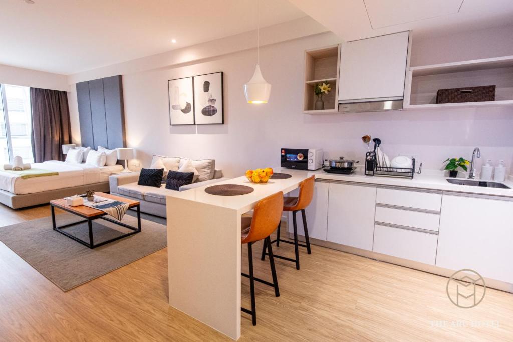 더 아루 바이 아유호우즈