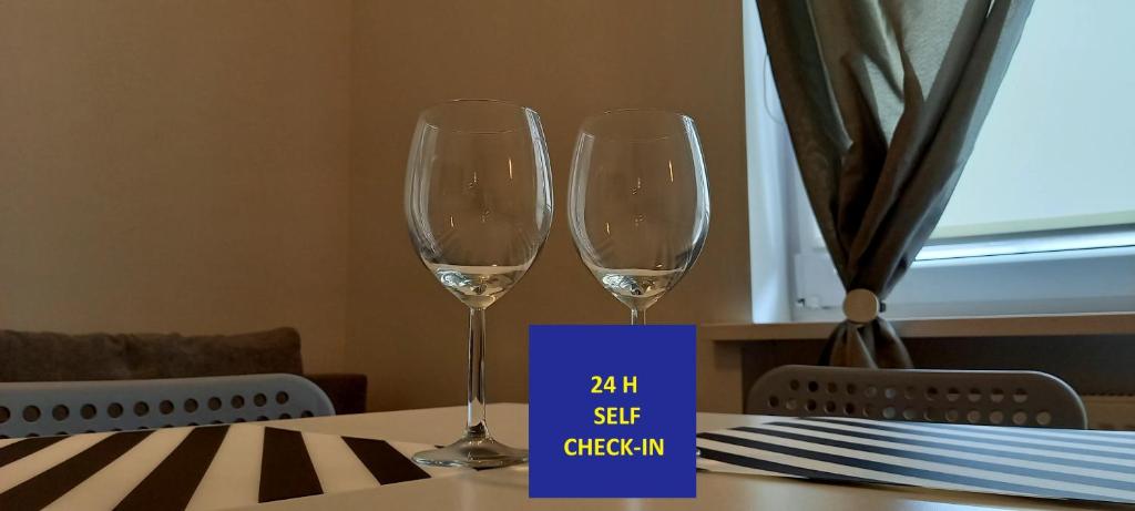 SELF CHECK-IN TARGI LOTNISKO PARKING b
