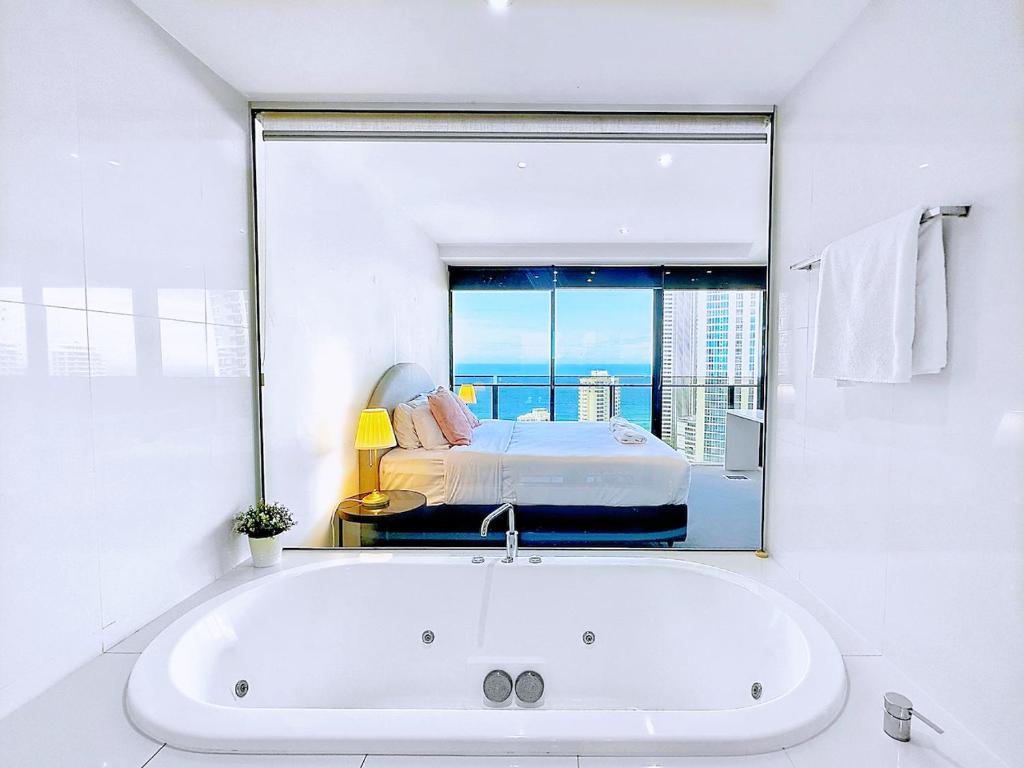 Circle On Cavill Surfers Paradise Apartments-Holiday Paradise photo