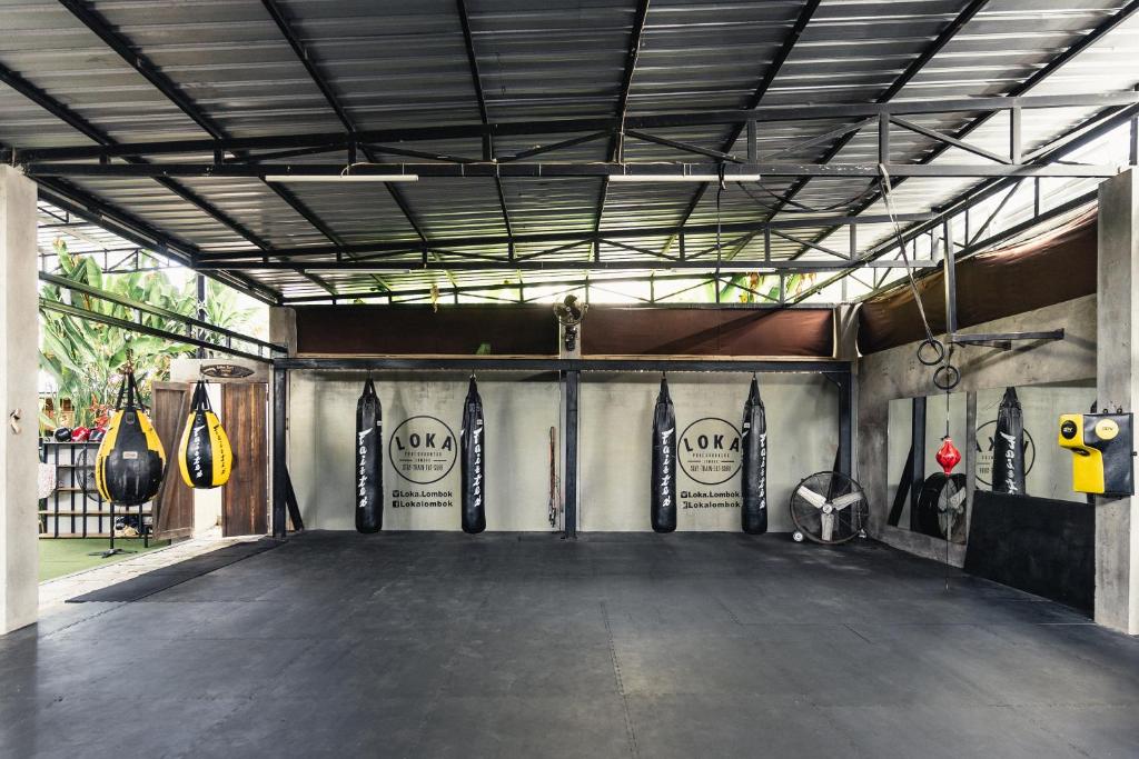 Loka Surf & Fitness Lodge photo