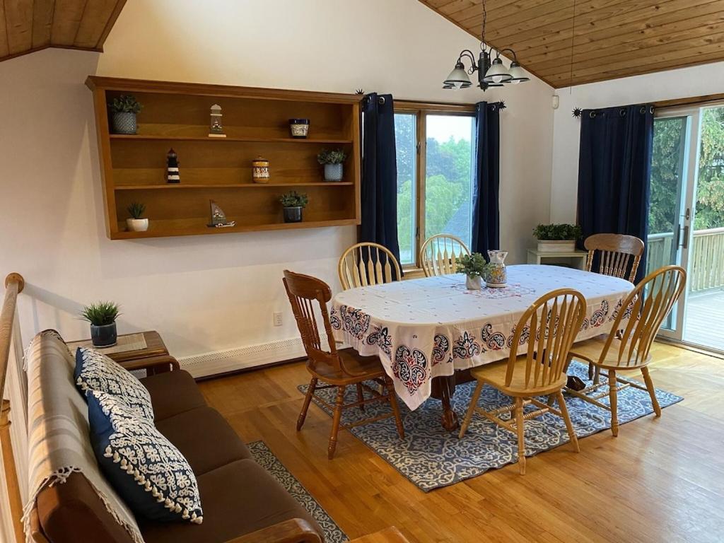 Naragansett Beach-goers Retreat