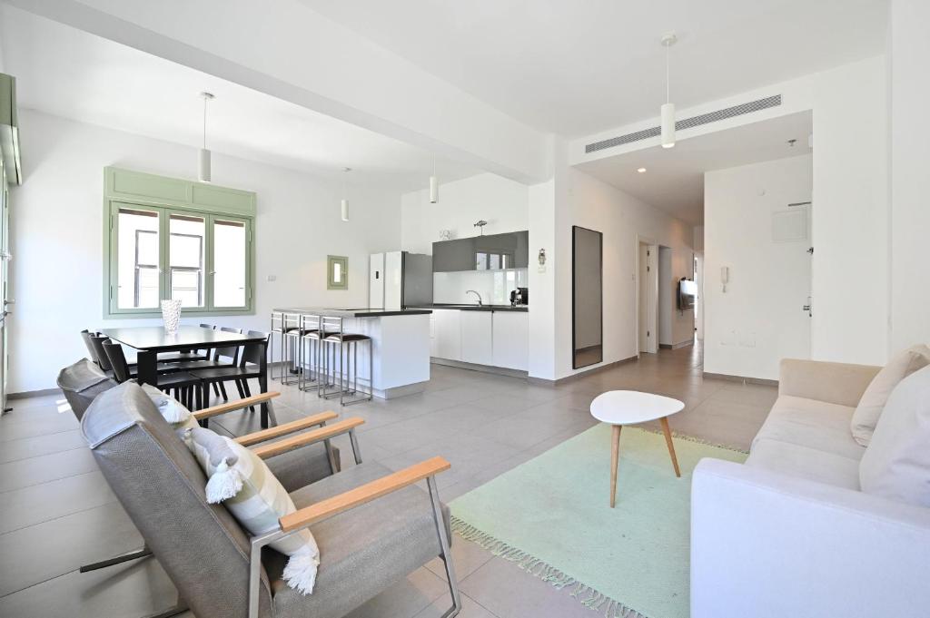 Luminous 3-BR in the Heart of Shenkin by HolyGuest, Tel Aviv