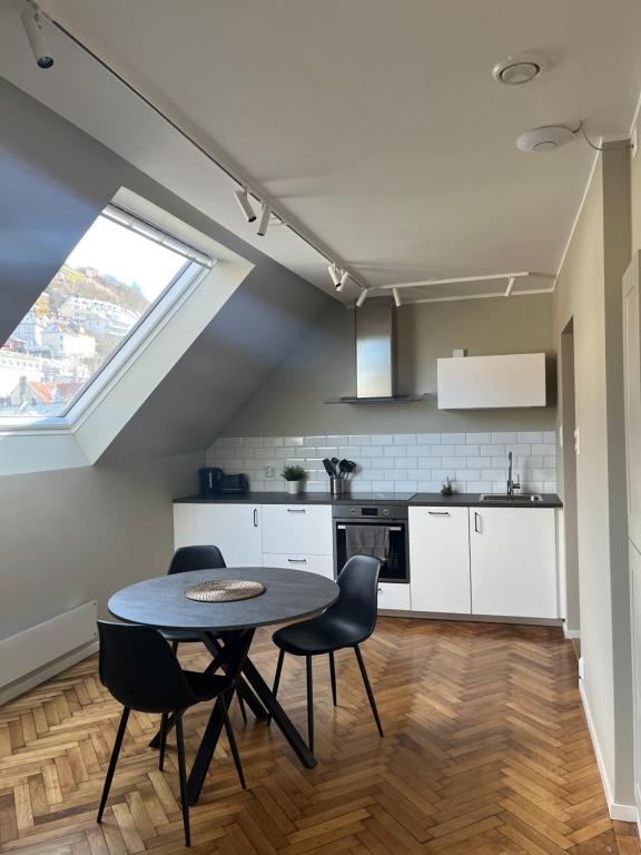 Kong Oscars Apartments photo