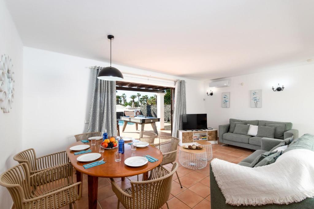 Villa Papagayo by Villa Plus - 4