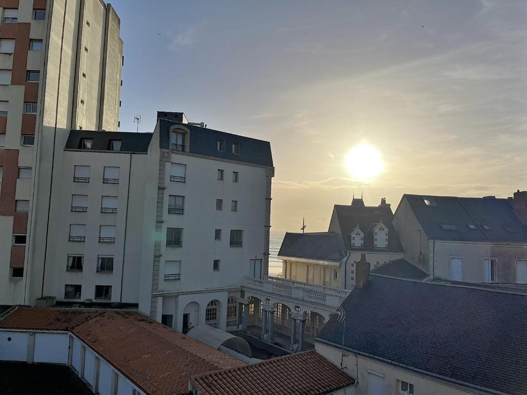 Studio mezzanine proche mer avec balcon - FR-1-197-558 - 2
