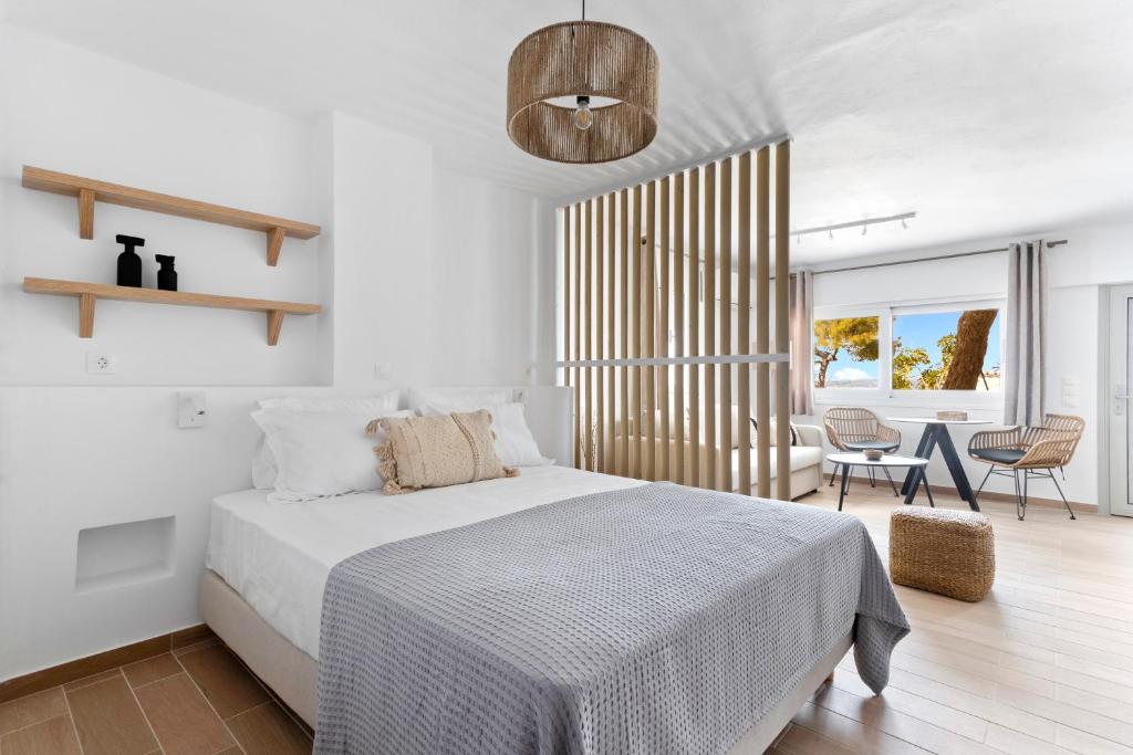 SUNSET220 spetses, Spetses