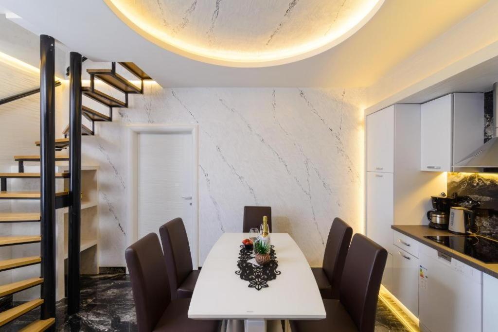 Apartment in Okrug Gornji with sea view, balcony, air conditioning, WiFi 5134-3, Trogir