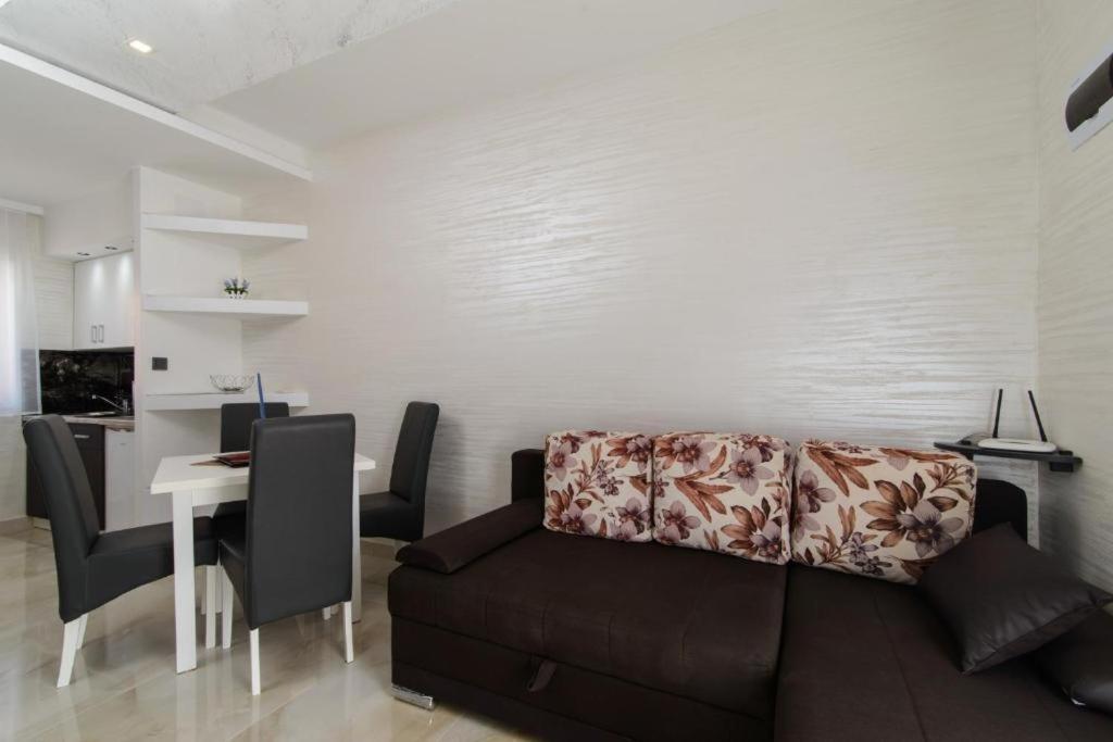Apartment in Okrug Gornji with sea view, balcony, air conditioning, WiFi 5134-5, Trogir