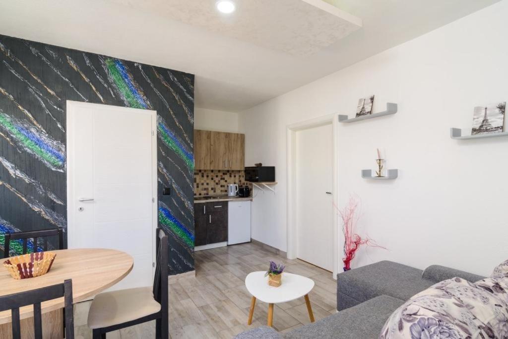 Apartment in Okrug Gornji with sea view, balcony, air conditioning, WiFi 5134-7, Trogir