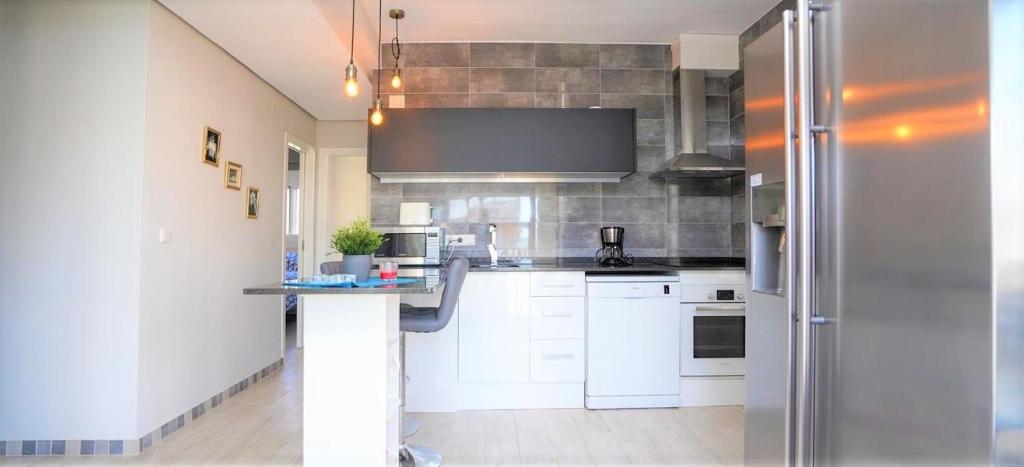 Three bedroom top apartment by the beach - 5