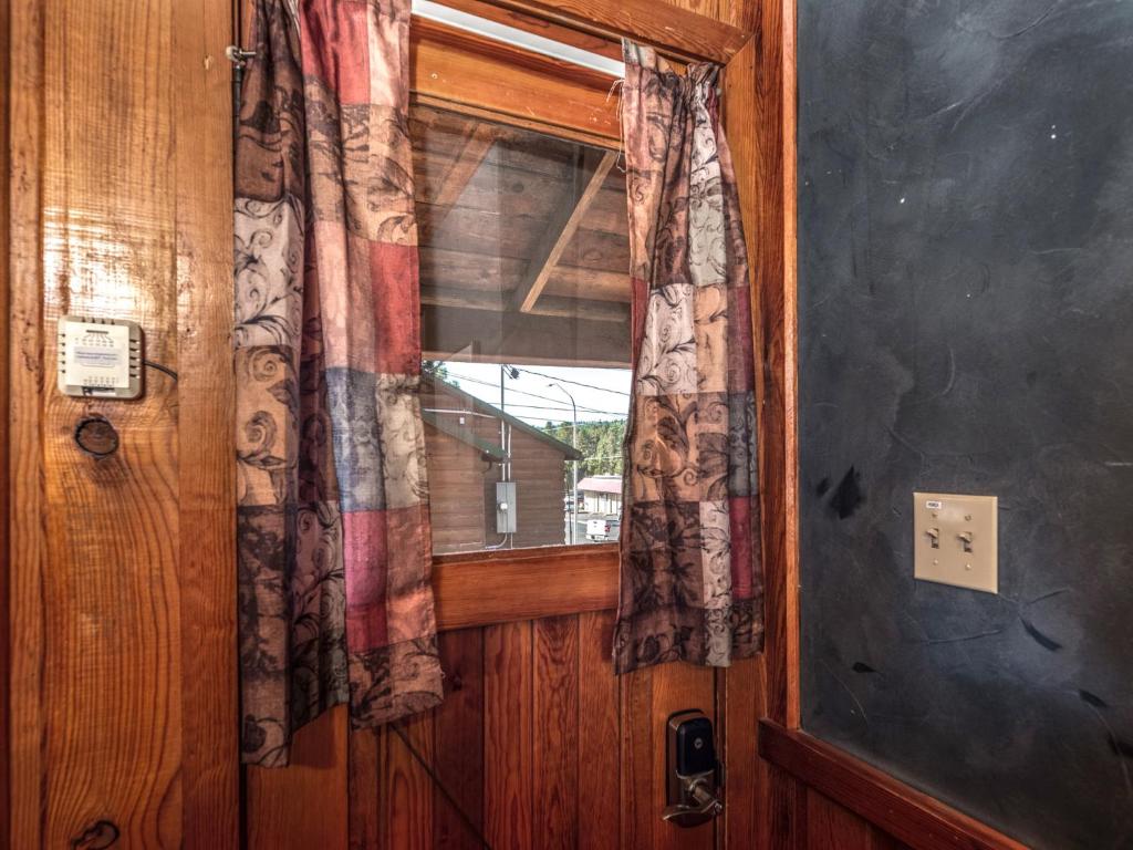 Apache Village 1, Queen Bed, Midtown, Pet Friendly, Sleeps 2 photo