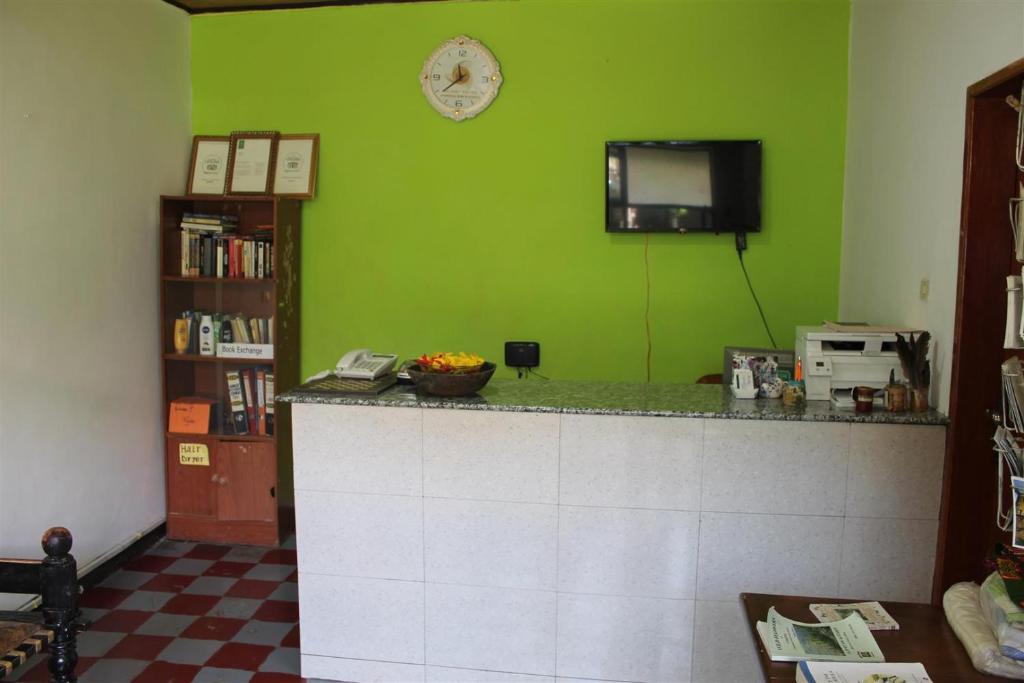 Front desk [24-hour]