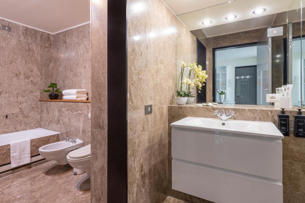 Milan Royal Suites - LUXURY DUOMO photo