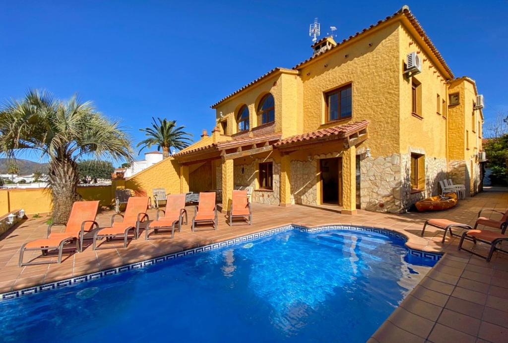 Ampuriahome Villa hosting 15, pool & mooring - 1