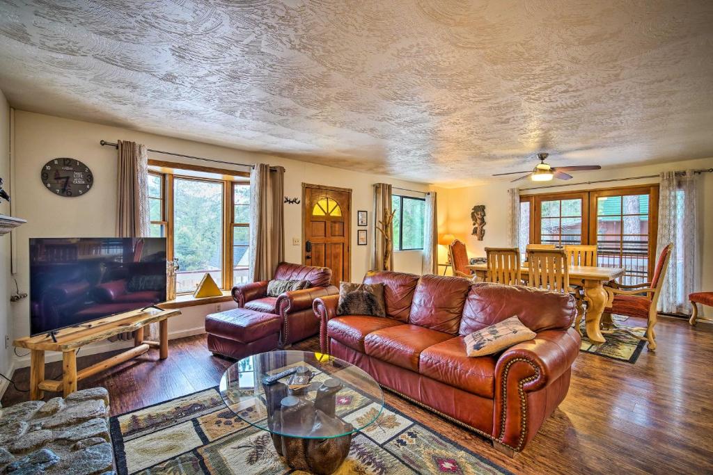 Wrightwood Home with Fire Pit and Views!
