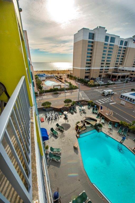 Days Inn by Wyndham Virginia Beach At The Beach photo