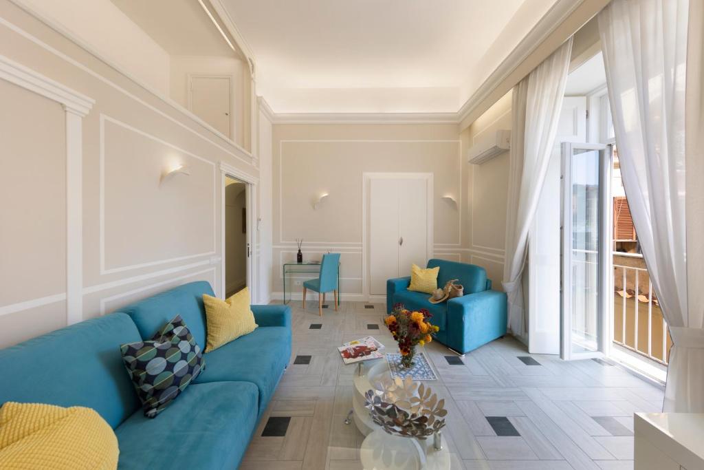 YourHome - Royal Blue Suite - 4