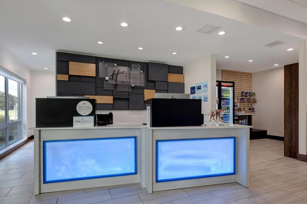 Holiday Inn Express And Suites Brighton photo