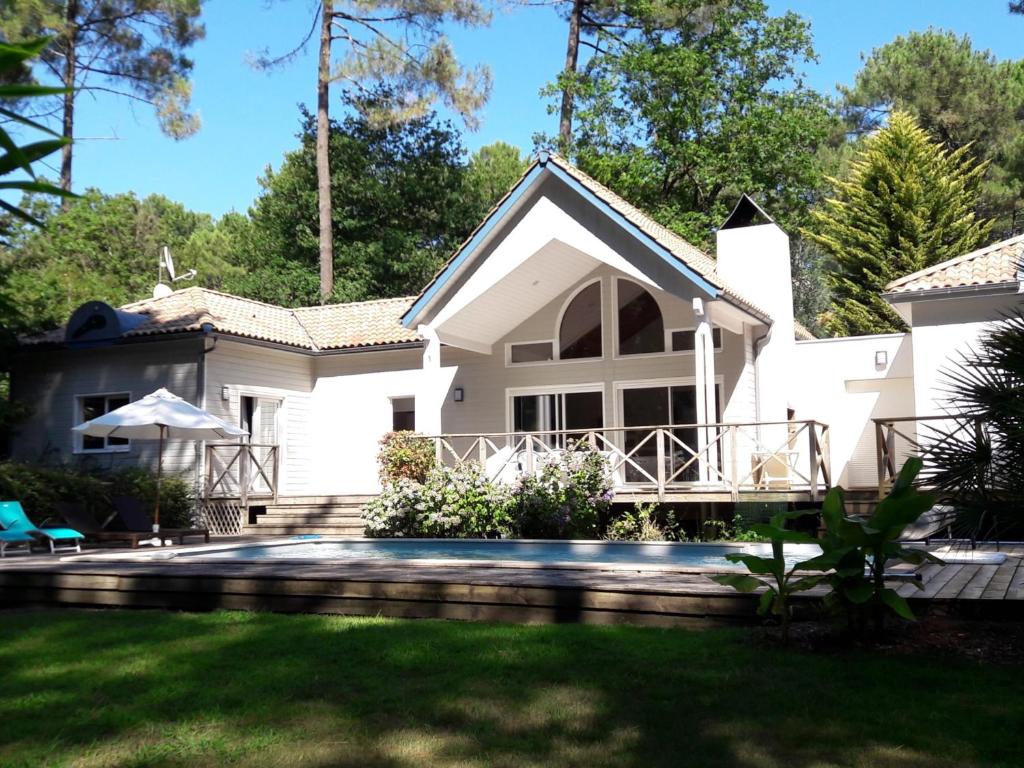 Villa avec piscine privée, jardin clôturé et WIFI à Biscarrosse - Idéale pour 6 personnes - FR-1-521-192 - 1