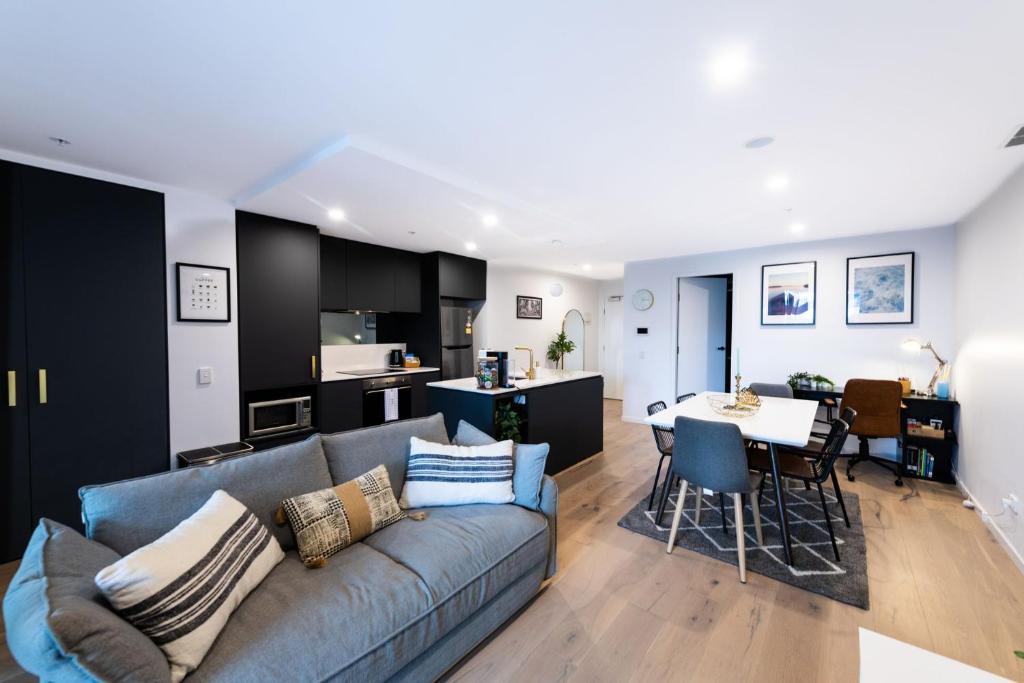 Metropol 812, Canberra