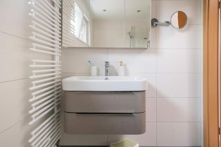 Schones Zimmer im charmanten Haus photo