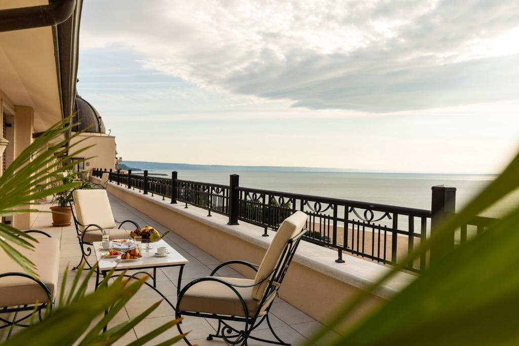 Admiral Hotel - Ultra All Inclusive & Private Beach — Hotel rooms in Golden Sands, Varna Region