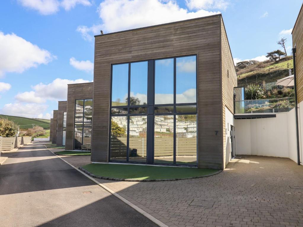 7 Beachdown, Kingsbridge