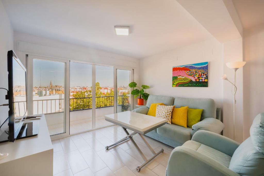 Wide and colourful- 3Bd 1Bth- Triana, Sevilla