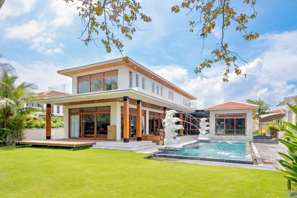 Deluxe Beach Villas by Danatrip