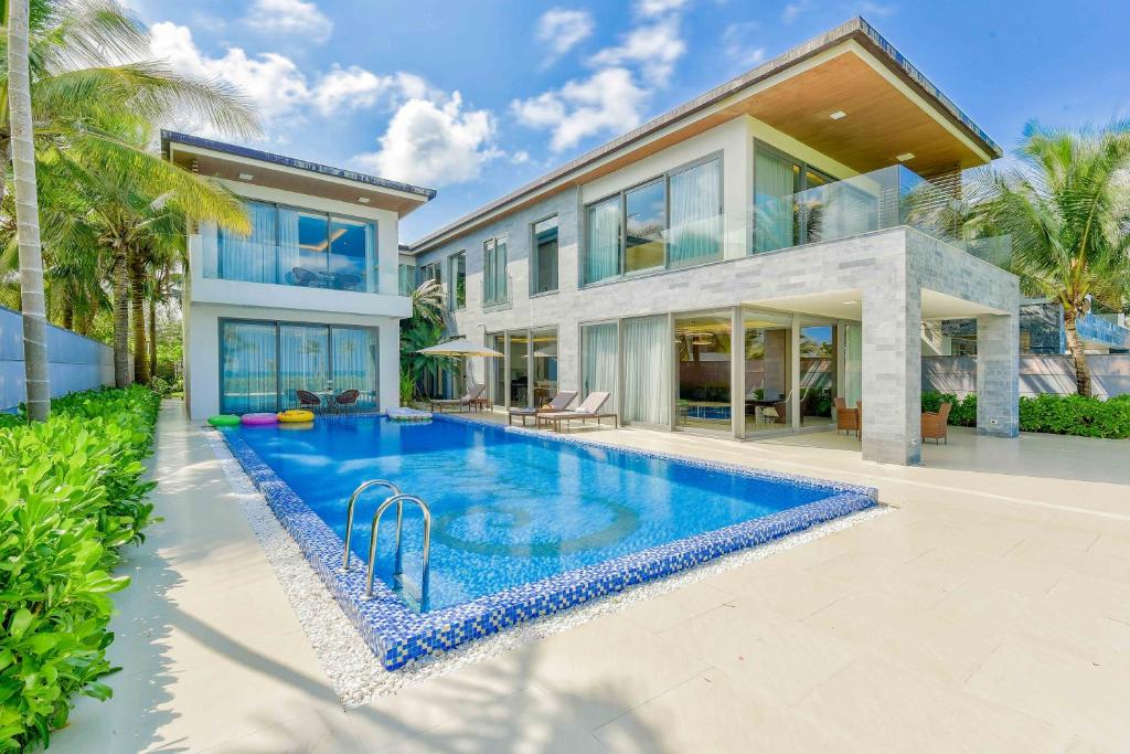 Deluxe Beach Villas by Danatrip photo