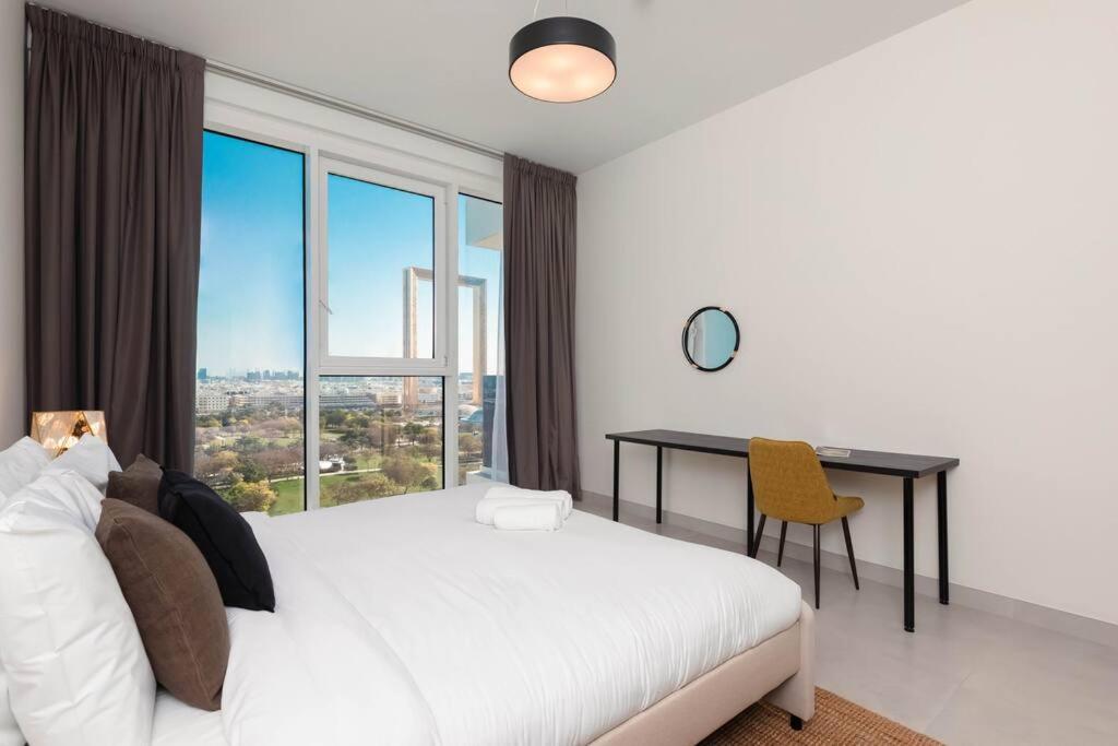 Modern 2 bedroom flat with a view in Zabeel Park
