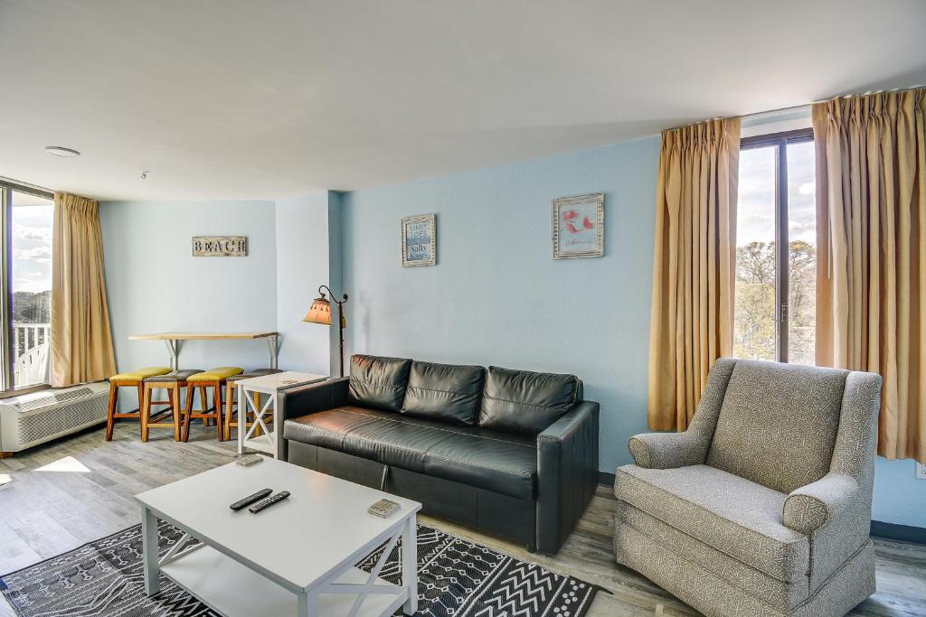 Myrtle Beach Condo with Lazy River Walk to Beach!, Myrtle Beach