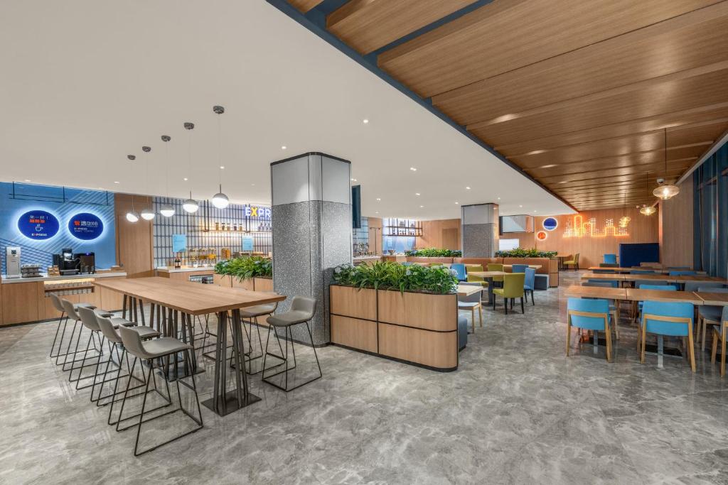 ホリデイ イン エクスプレス シャンハイ プージャン バイ IHG (Holiday Inn Express Shanghai Pujiang By IHG) レストラン