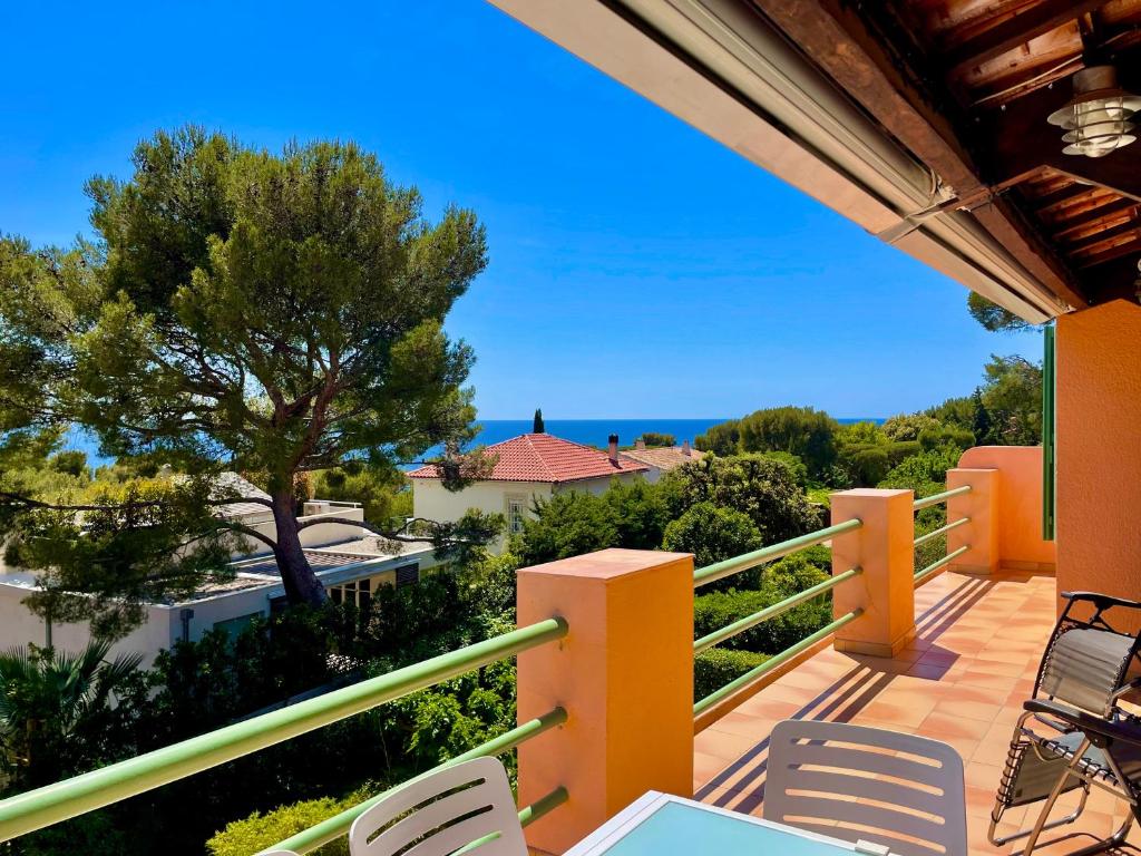 BASTIDE d'Azur 160m2 - Double Terrasse vue Cap Canaille - 3