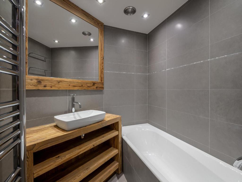 Appartement familial skis aux pieds avec Wifi à Courchevel - FR-1-563-94 - 5