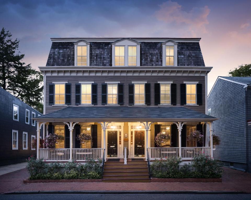 Flag House Inn