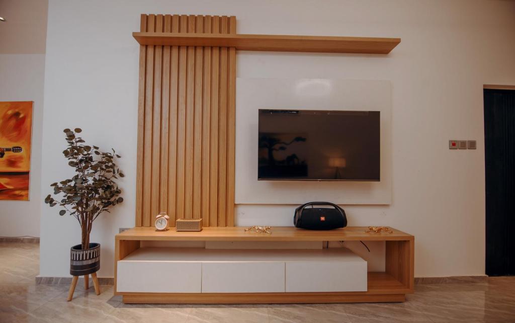 Big chill stays, Accra