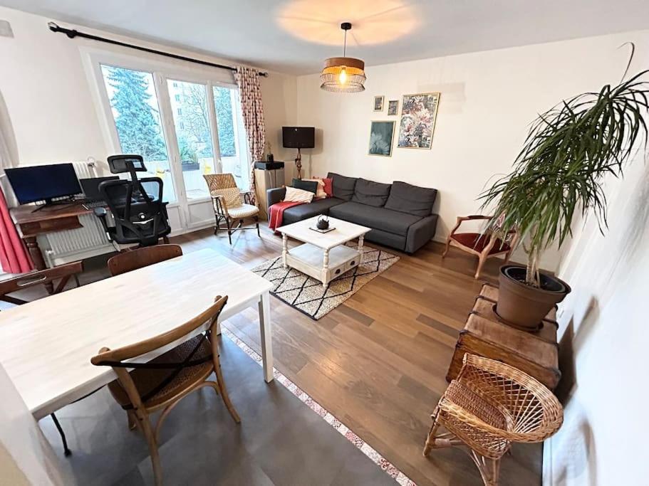Apartment Spacieux appart au pied du métro, Apartment Villeurbanne