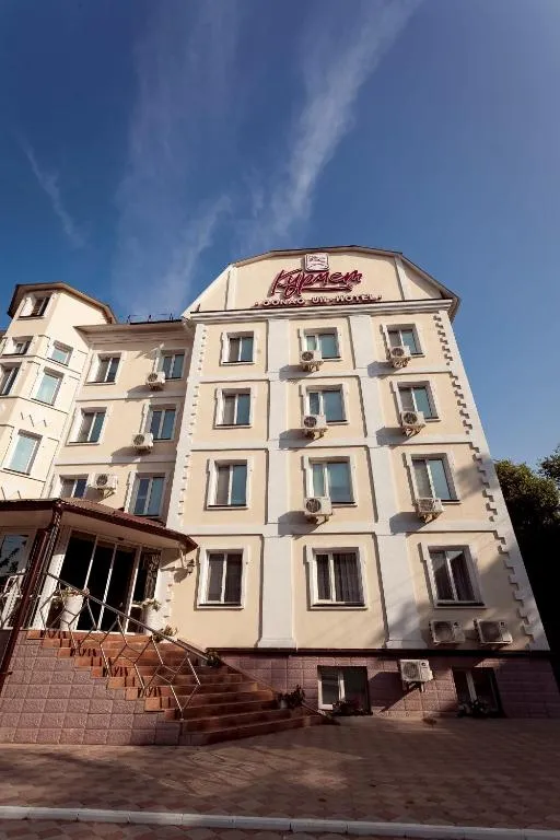 Kurmet Hotel, hotel in Uralsk