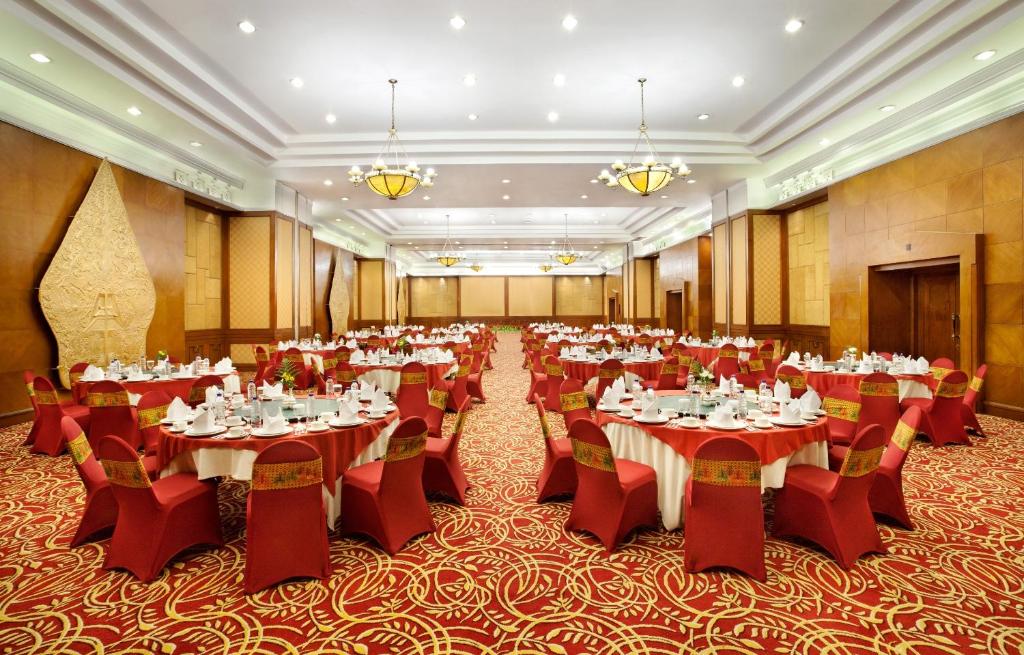 Banquet hall