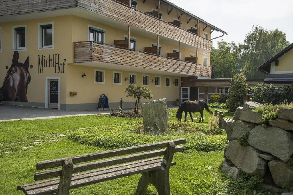 Michlhof, hotel in Stubenberg