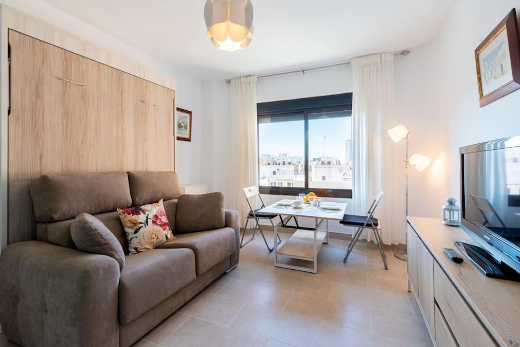 Estudio en Resitur by TheGoodTourist, Sevilla