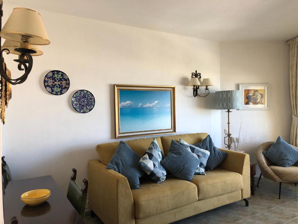 First Line to beach, sea view, sleeps 4 - 4