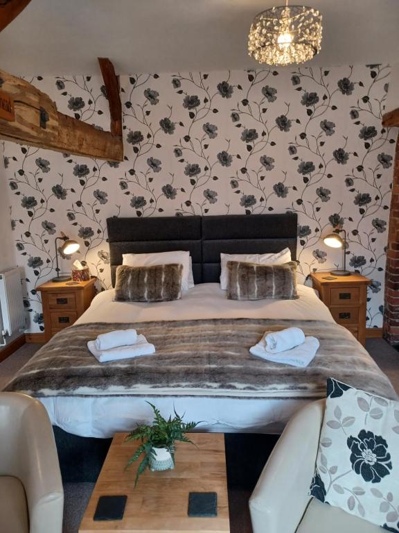 The Bear — Hotel in Rhayader