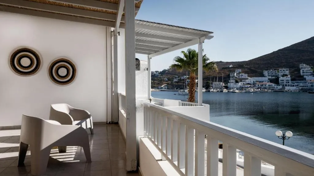 Cactus Suites Kythnos, מלון בMérichas